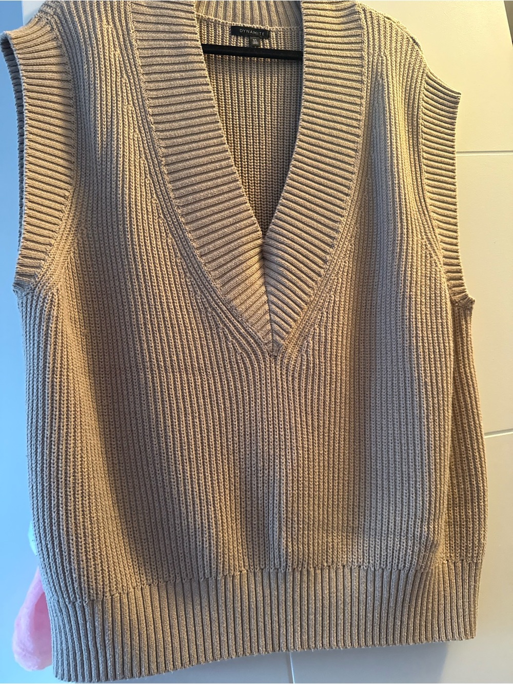 Dynamite Beige Ribbed Sleeveless V-Neck Sweater Vest